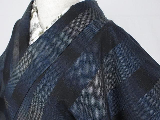 新品同様！都喜エ門＊藤絹織物＊７マルキ＊本場大島紬＊着物＊１６３ｃｍ＊裄６８