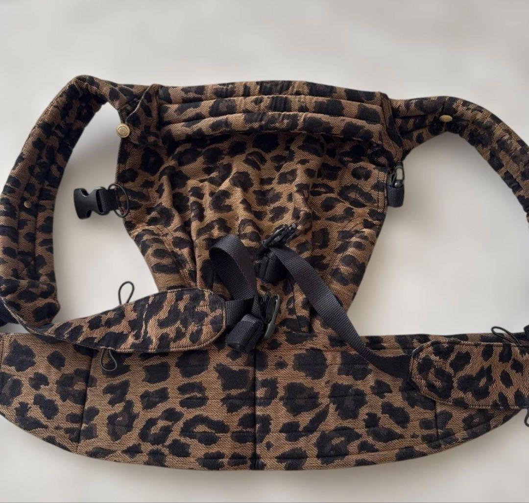 アーティポッペ 抱っこ紐 レオパード