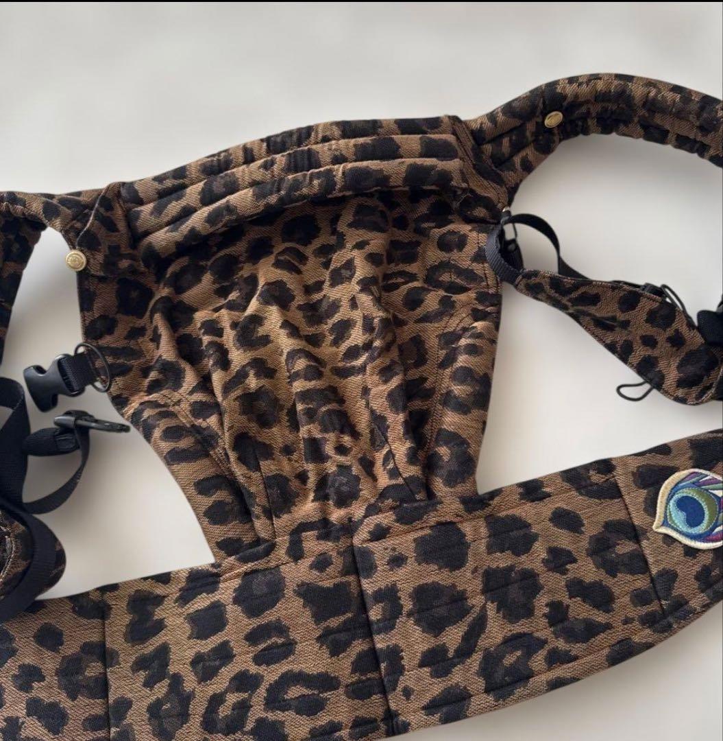 アーティポッペ 抱っこ紐 レオパード