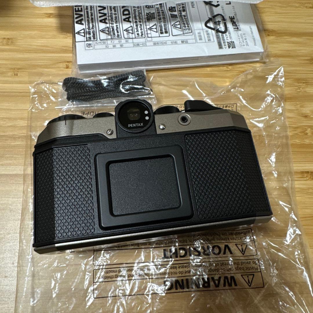 Pentax 17 フィルムカメラ　新品同様