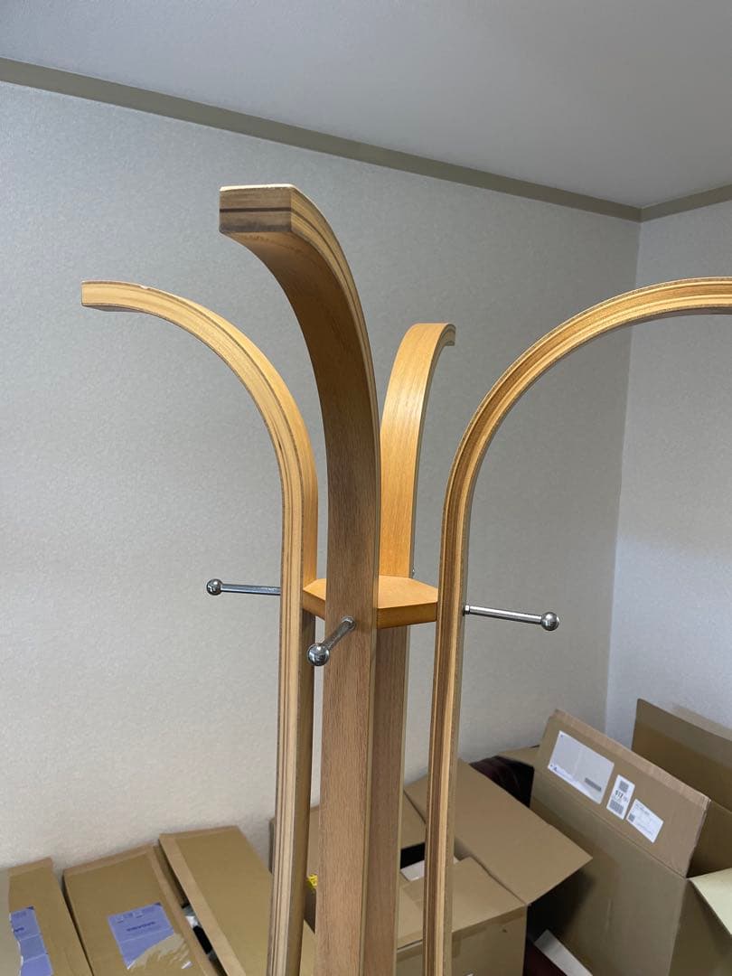 北欧モダン ポールハンガー 曲木 アクタス 似ています