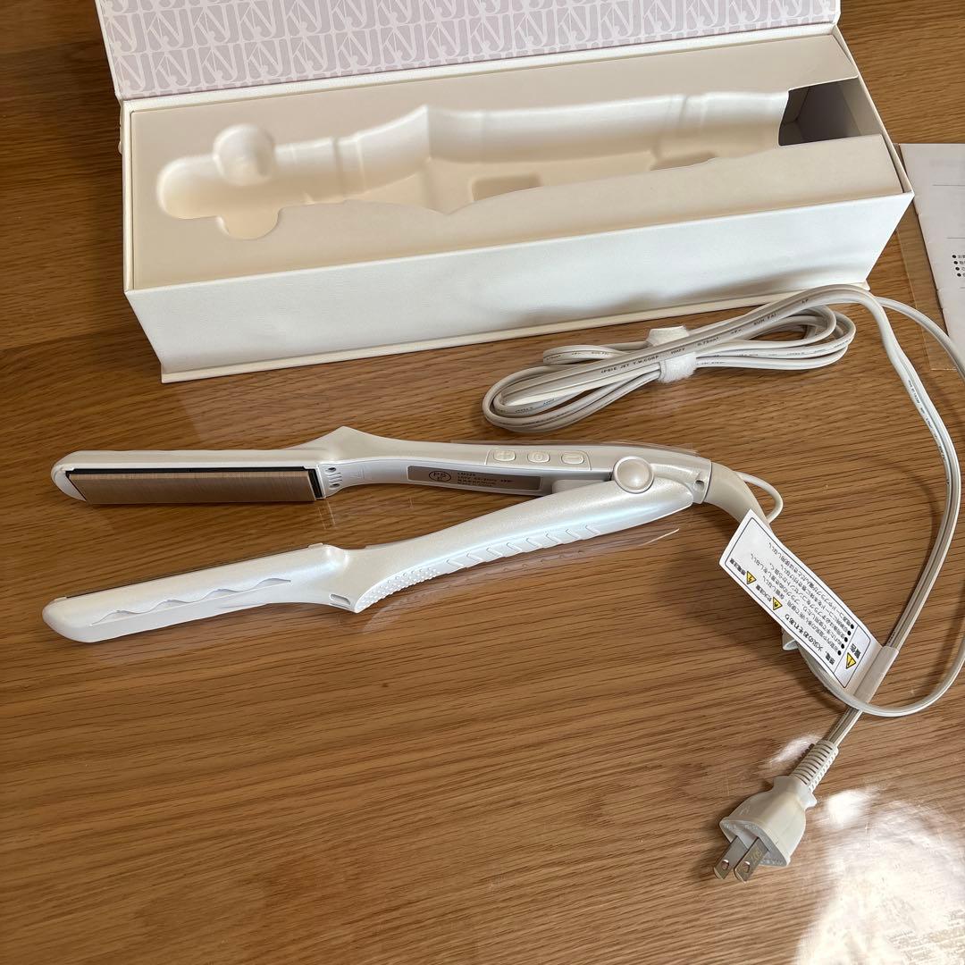 【極美品】絹女KINUJO ストレートヘアアイロン キヌジョ　ホワイト