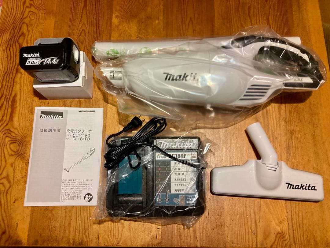こ*け様 『新品・未使用』マキタ充電式クリーナ 14.4v バッテリー付き