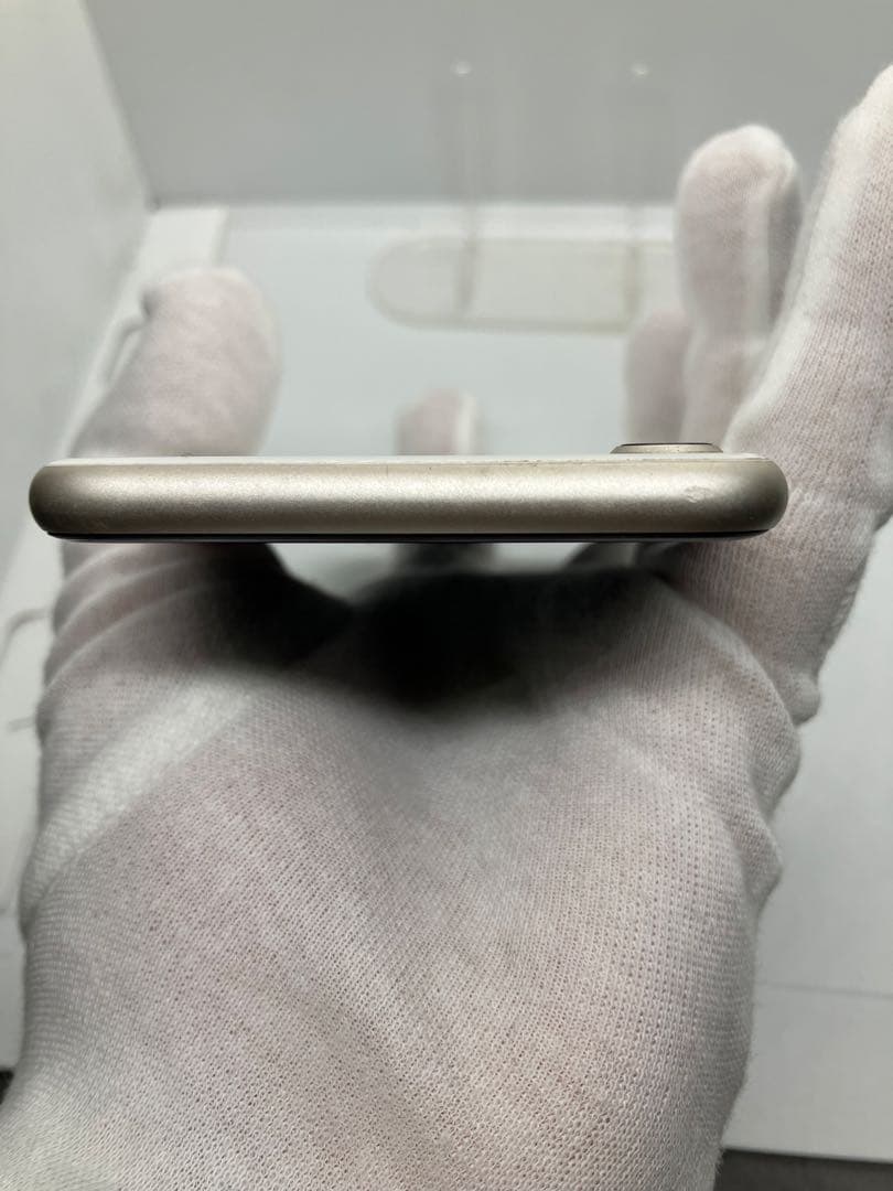 シ*️様 iPhone SE (第3世代) 64GB SIMフリー 美品バッテリ