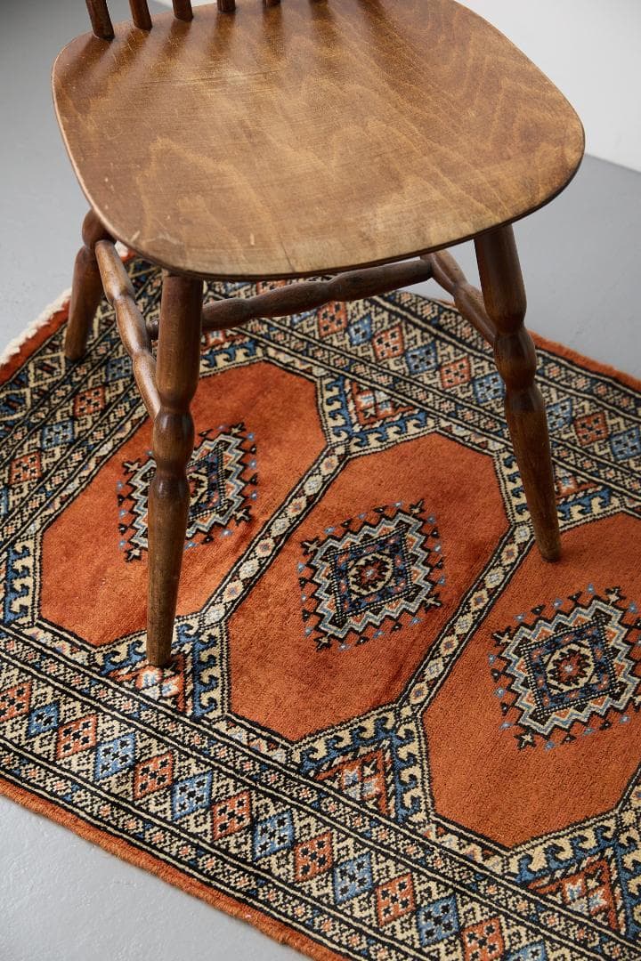 ヴィンテージラグ　トライバルラグ　パキスタン産（121×77cm）橙　茶　サンド