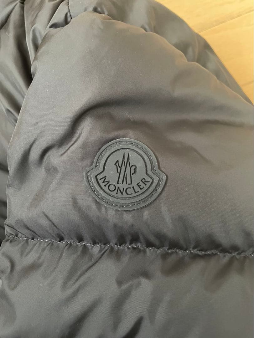 MONCLER モンクレール　MONTCLA モンクラー　　　黒サイズ4
