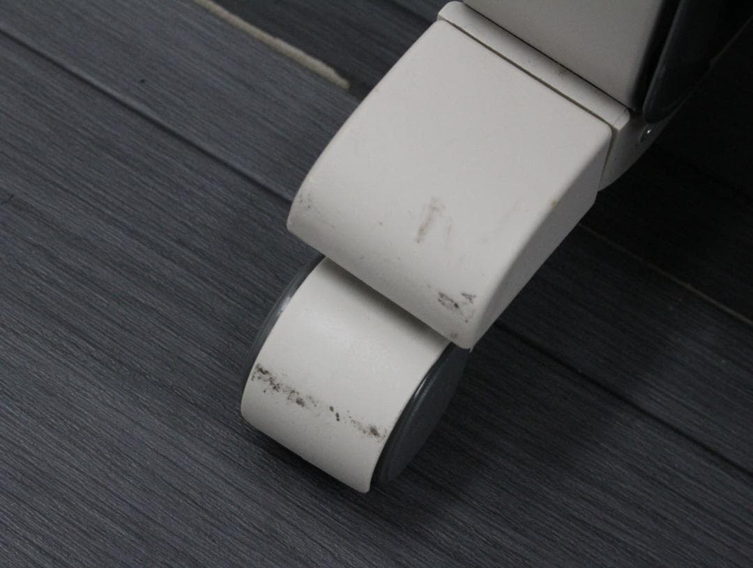 ▲De'Longhi デロンギ オイルヒーター ヴェルティカルド シダーグレー