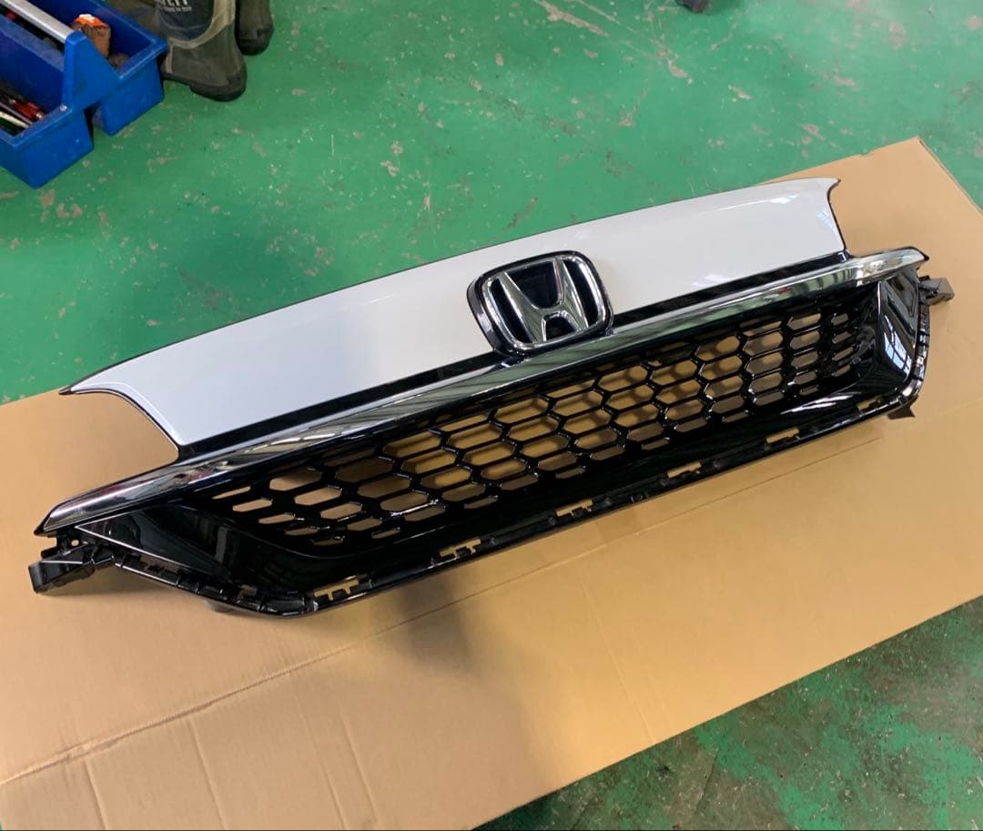 ホンダ フリード フロントグリル