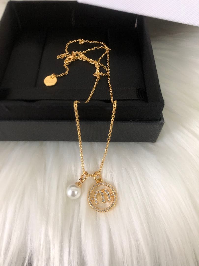 MIUMIU ミュウミュウ　ゴールド　ネックレス　Ｍロゴ　パール　おしゃれ