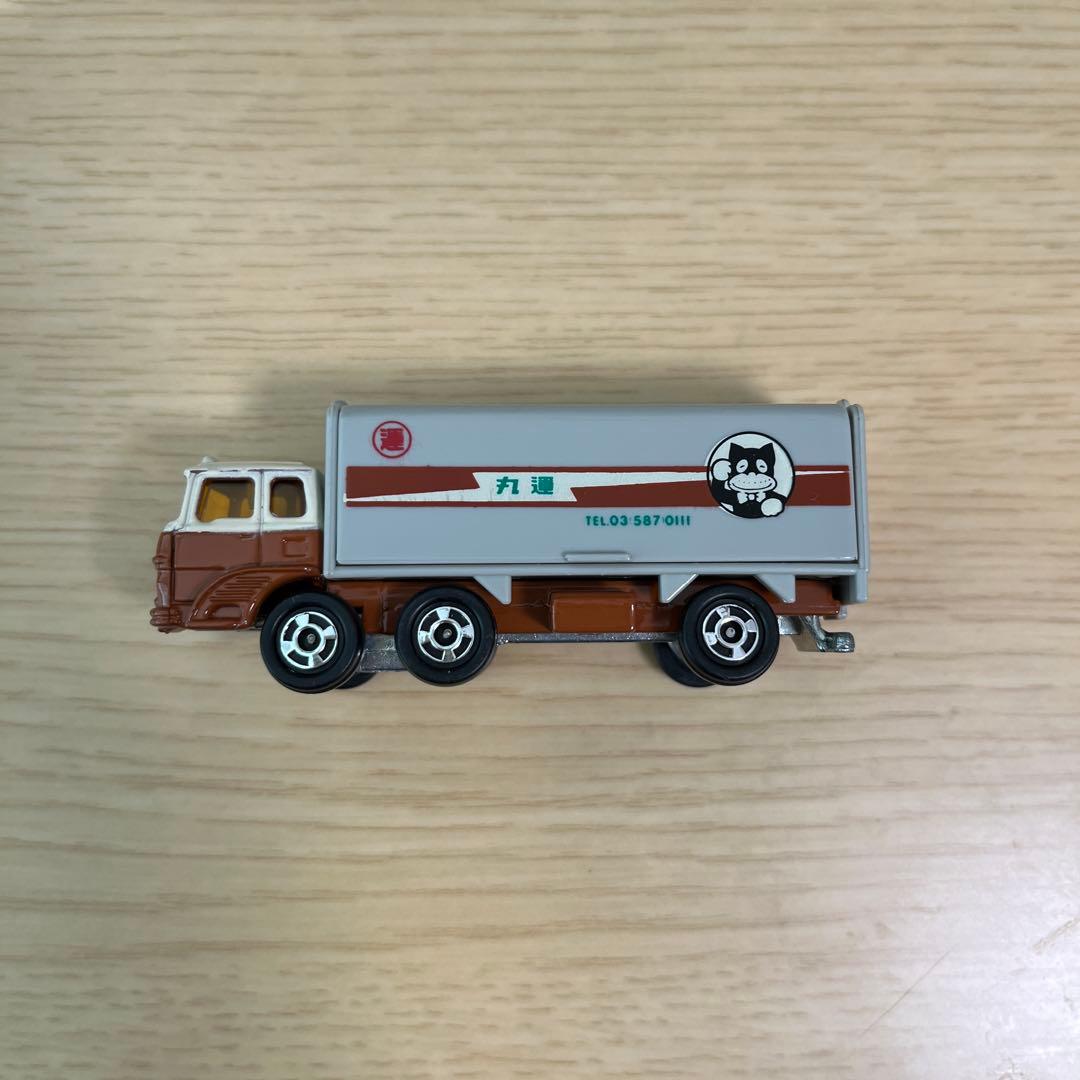 トミカ FUSO ウィングルーフトラック 1/127