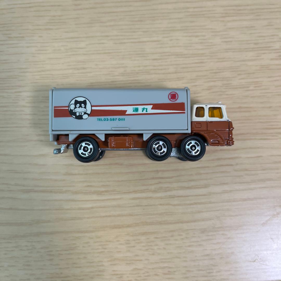 トミカ FUSO ウィングルーフトラック 1/127