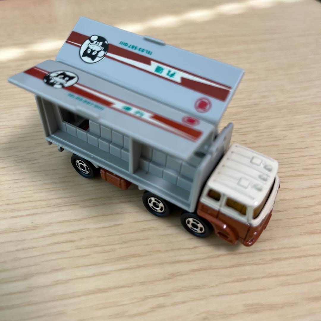 トミカ FUSO ウィングルーフトラック 1/127