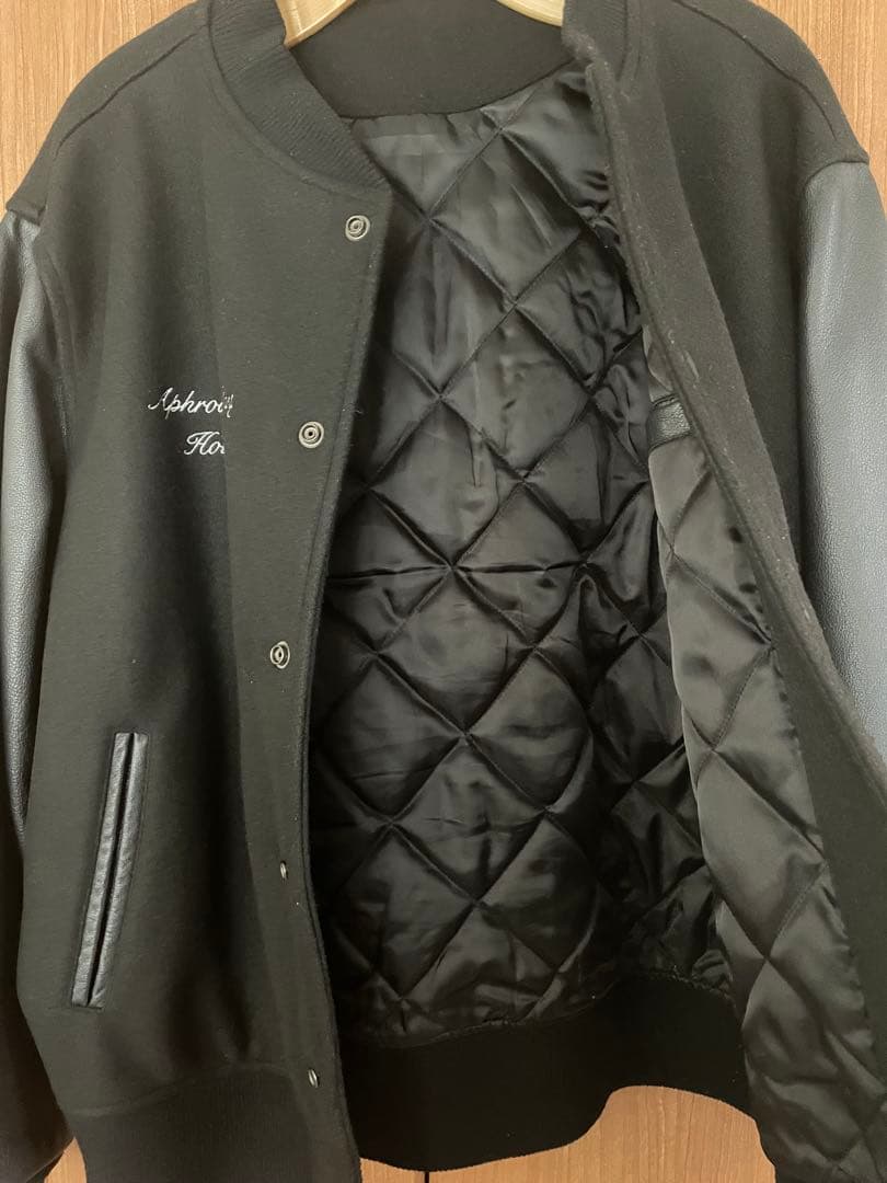 BLACK EYE PATCH × APHRODITE GANG スタジャン