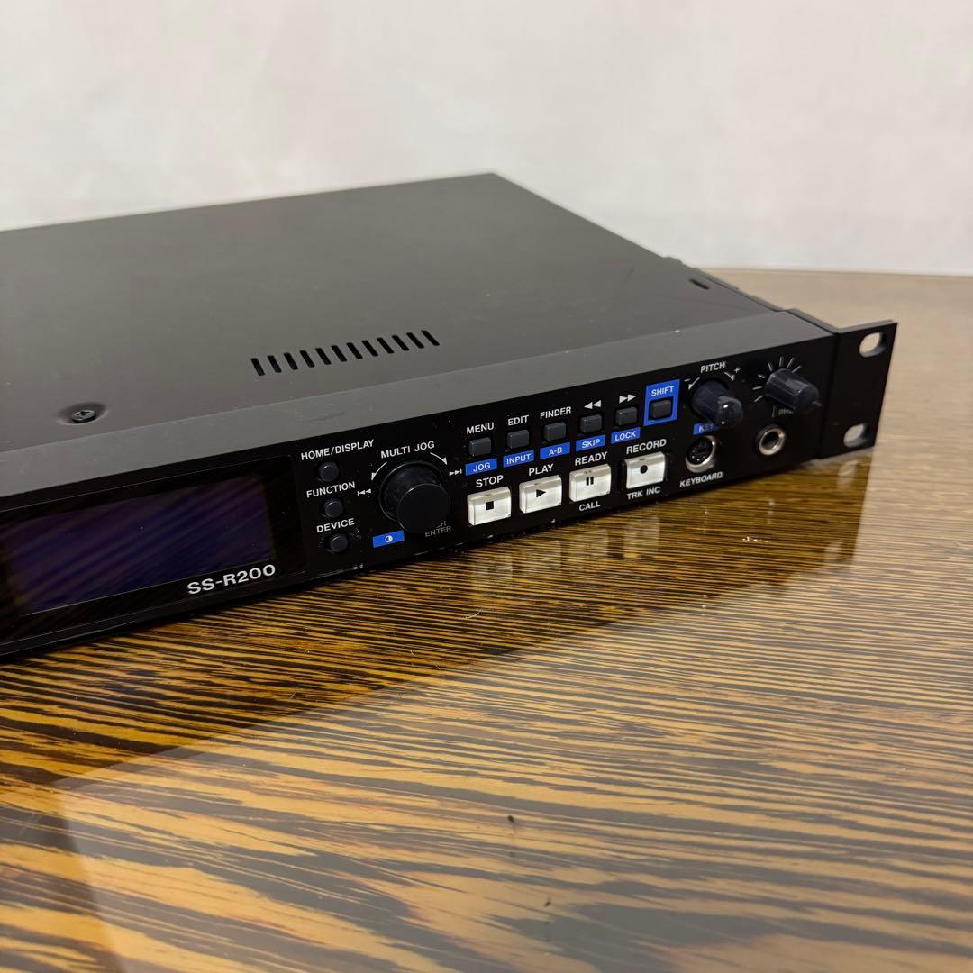 TASCAM ステレオオーディオレコーダー SS-R200 ②