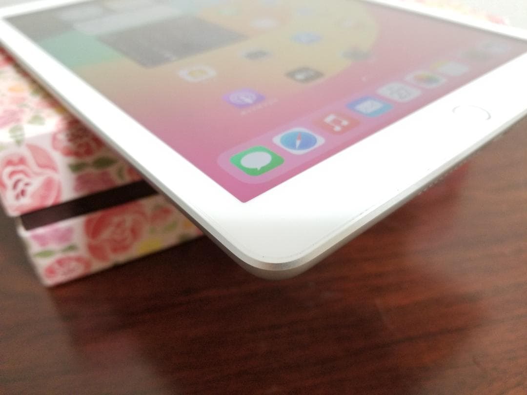 U07 美品 iPad 第6世代 9.7型 A10◆32GB バッテリー96％