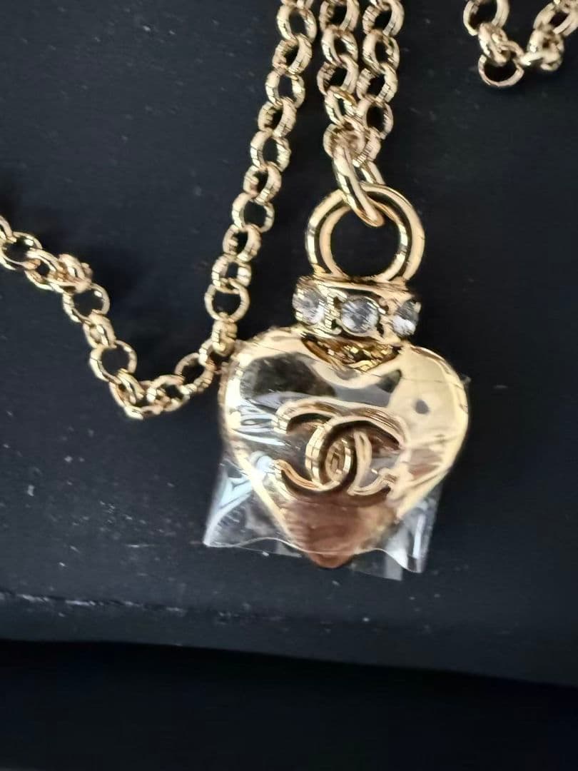 CHANEL ゴールド ハート型ネックレス 新品同様
