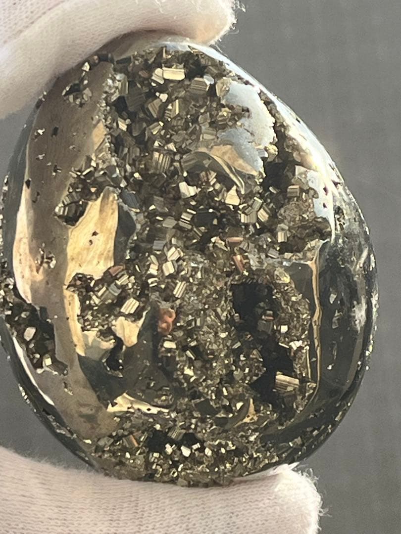 ペルー ワンサラ鉱山産 パイライト（黄鉄鉱）エッグ 約245ｇ たまご型 台座付
