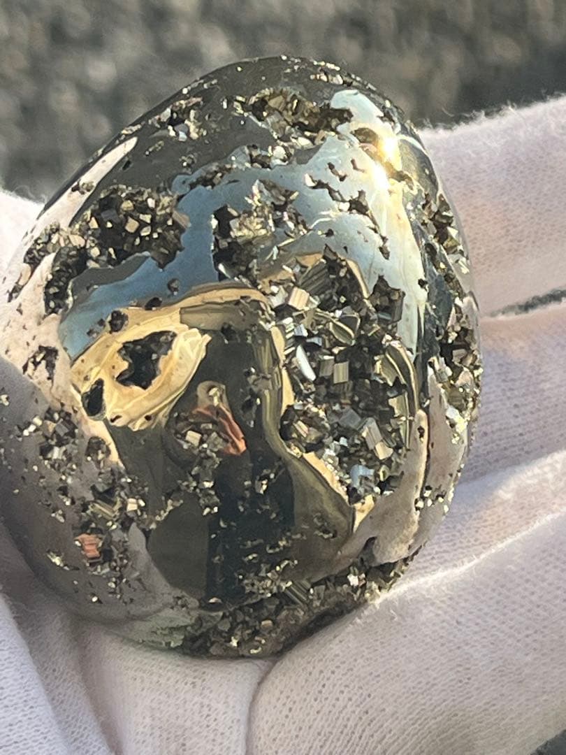 ペルー ワンサラ鉱山産 パイライト（黄鉄鉱）エッグ 約245ｇ たまご型 台座付