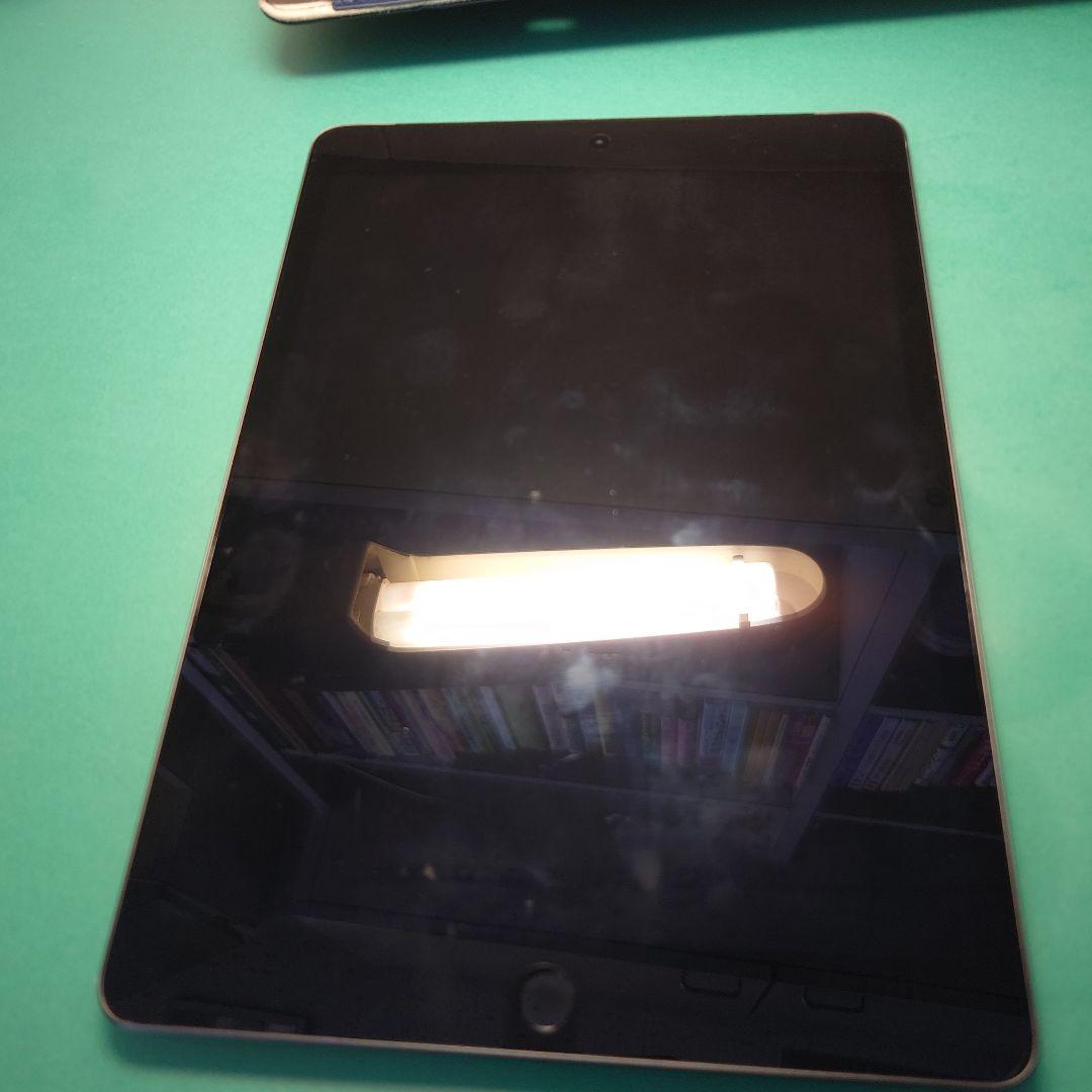 Apple iPad 第８世代 Cellular　32GBスペースグレー 本体