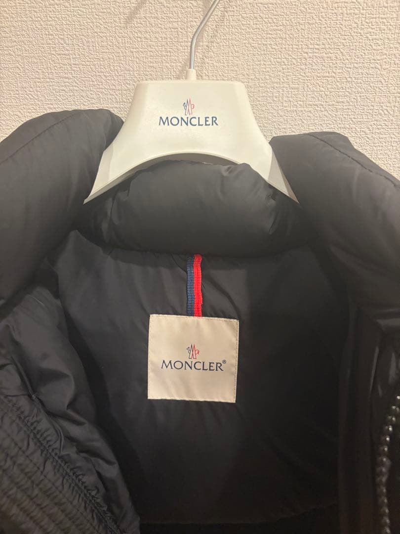 【ぱぴこ】MONCLER (モンクレール) ダウンジャケット　クルーニー