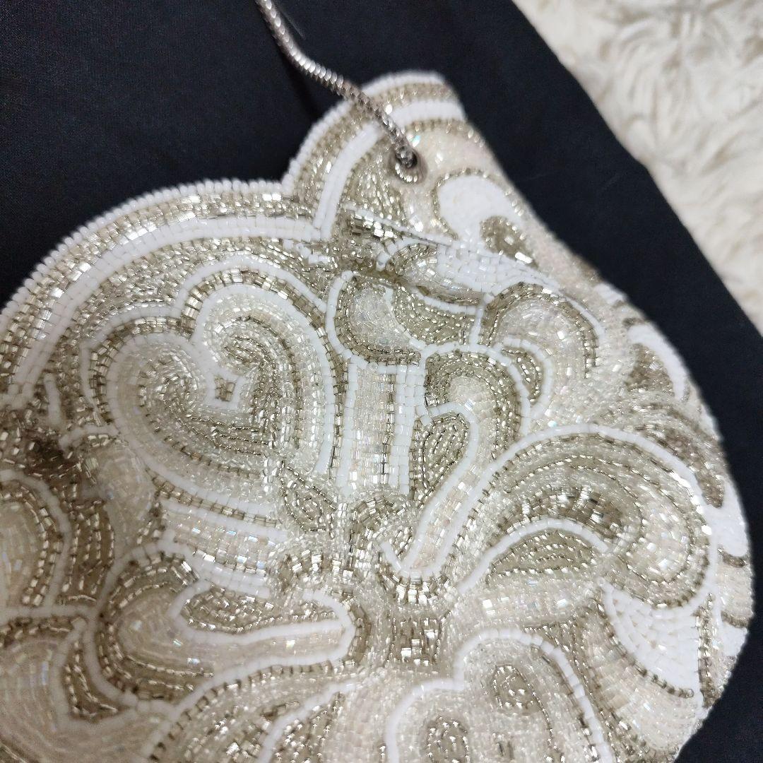 LUMYはしもと　　総ビーズバッグ　ホワイト系　シルバー系　皇室御用達