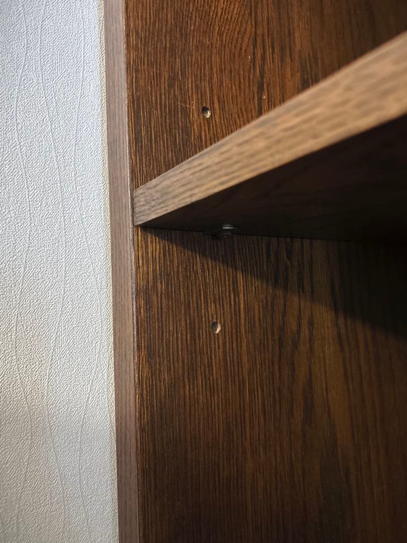 重厚　古くてしっかりした本棚