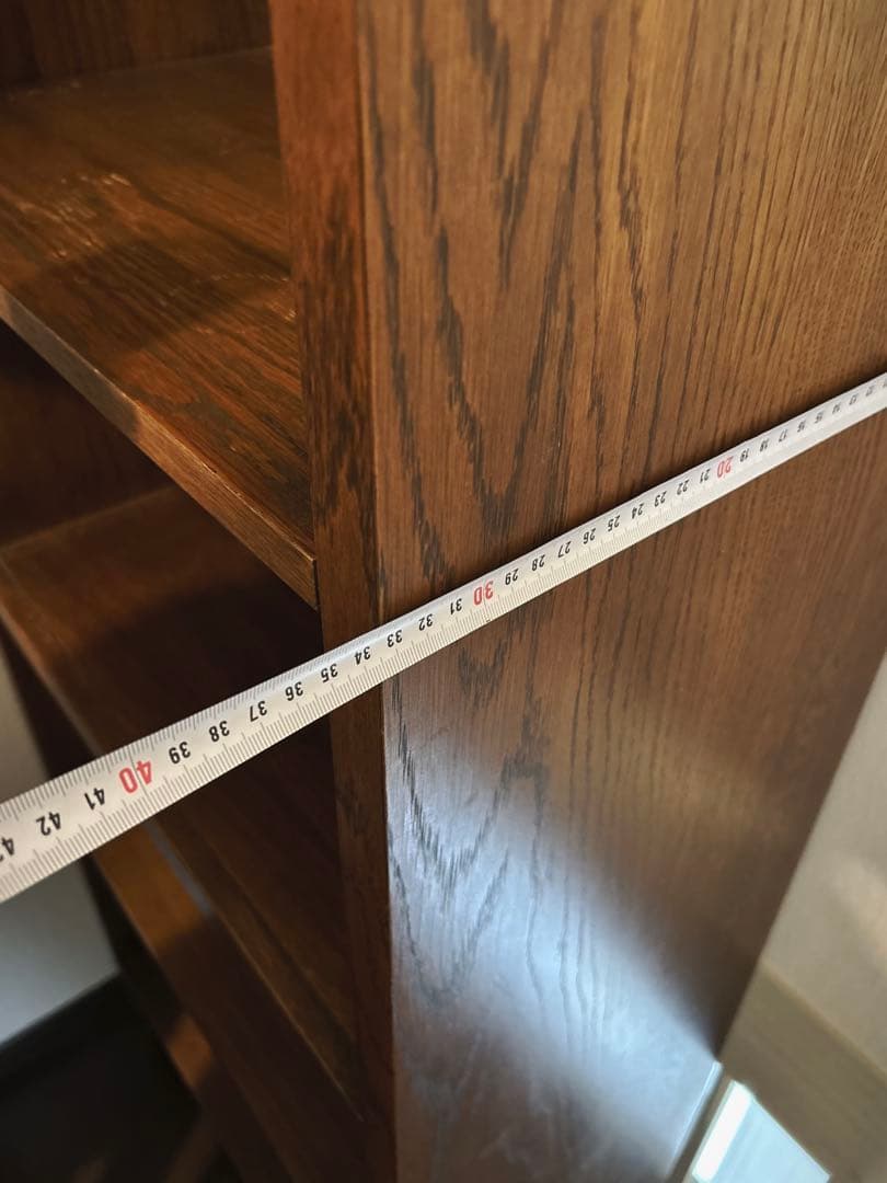 重厚　古くてしっかりした本棚