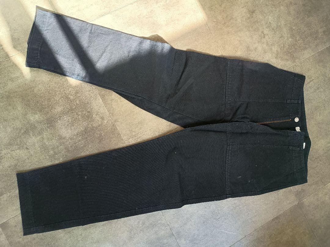 GOODENOUGH ブラックチノパン