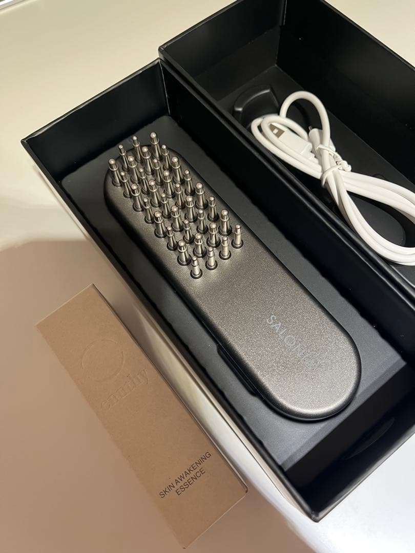 美品　SALONIA EMS LIFT BRUSH 3D CARE