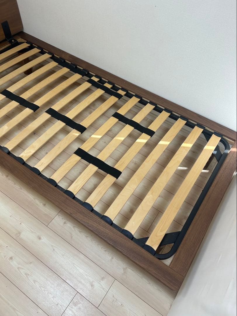 23区内送料無料！無印　シングルベッド　ウォールナット材　ヘッドボード付き②