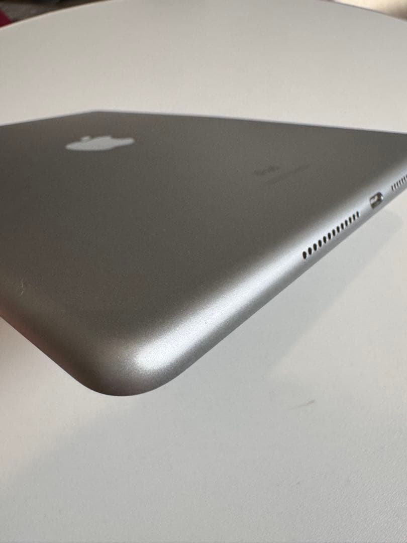 iPad 第8世代 32GB シルバー 美品 箱付き