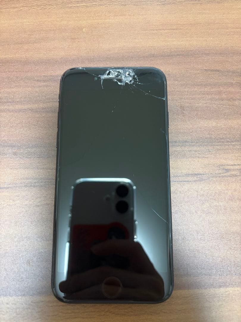 iPhone SE (第2世代) ブラック 画面ひび割れあり