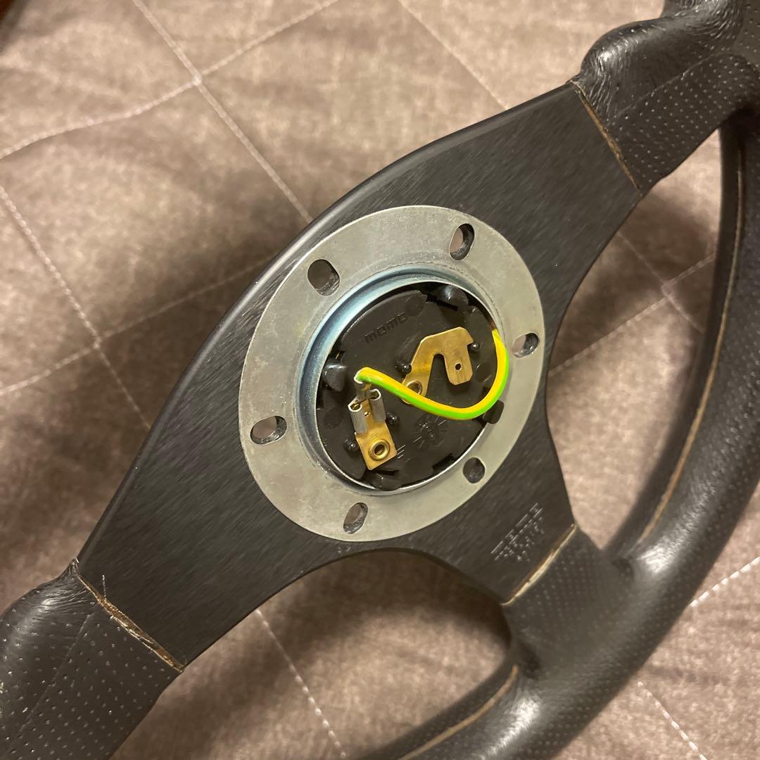 モモ　MOMOステアリング　中古