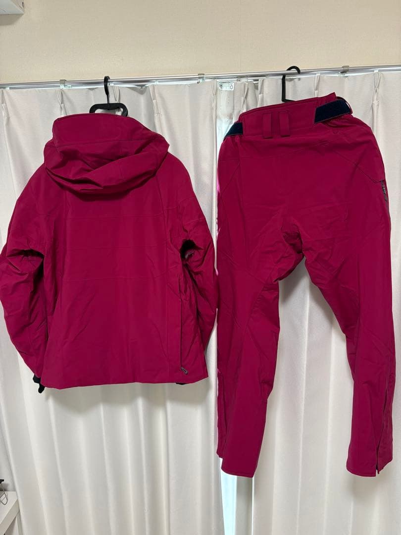 新品未使用‼︎ 半額¥44,000円ミズノスキーウェア 上下M チェリーピンク！