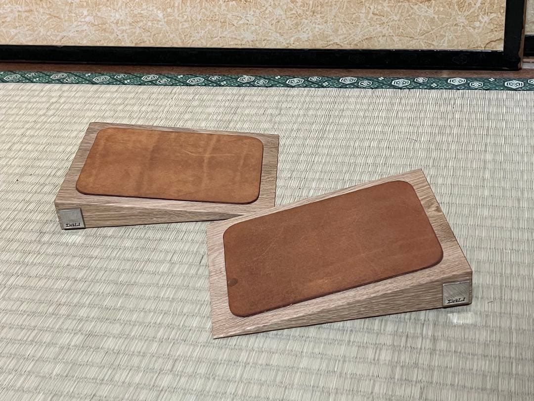 日本未発表 DALI Opticon1,Zensor1用傾斜オーディオボード