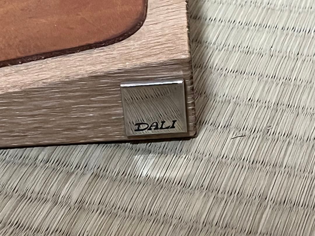 日本未発表 DALI Opticon1,Zensor1用傾斜オーディオボード