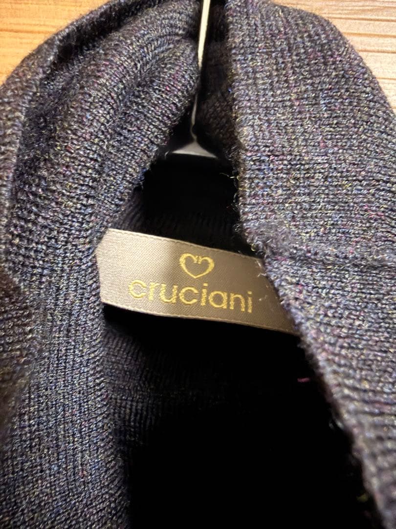 クルチアーニ　ダークグレー タートルネック