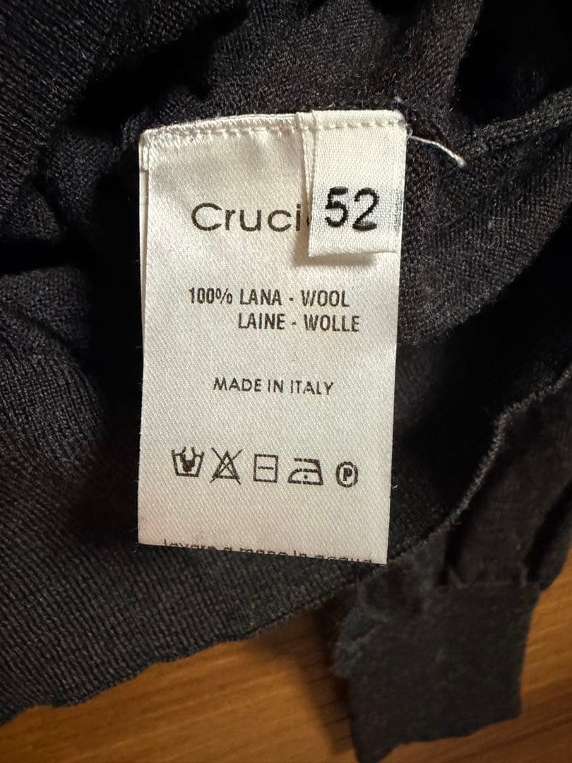 クルチアーニ　ダークグレー タートルネック