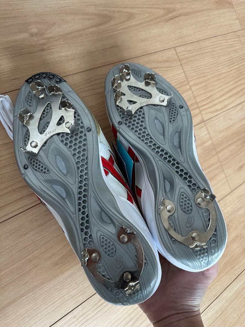 【新品未使用】asics スパイクシューズ ホワイト/レッド（28.0㌢）