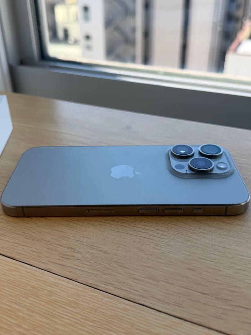 Apple iPhone 15 Pro ナチュラルチタニウム 本体SIMフリー