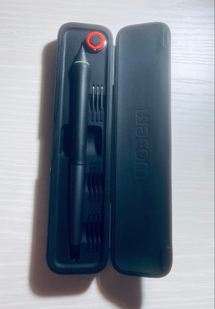 WACOM　液晶ペンタブレット　液タブ　ペンタブCintiq 13HD