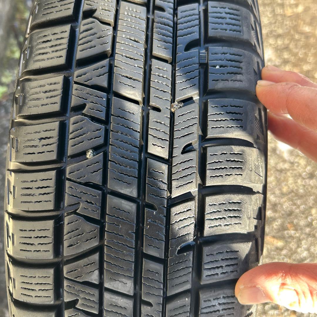 【ダイハツ純正品】アルミホイールと2020年製造スタッドレス４本セット②２本分