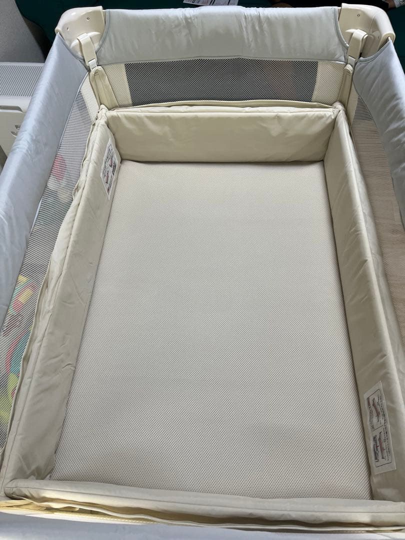 アップリカココネルエアーAB[ベビーベッド 折り畳み 持ち運び プレイヤード]