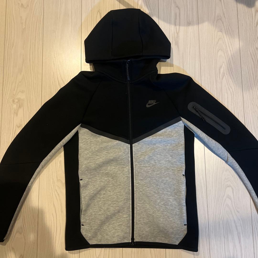 NIKEテックフリース　Sサイズ