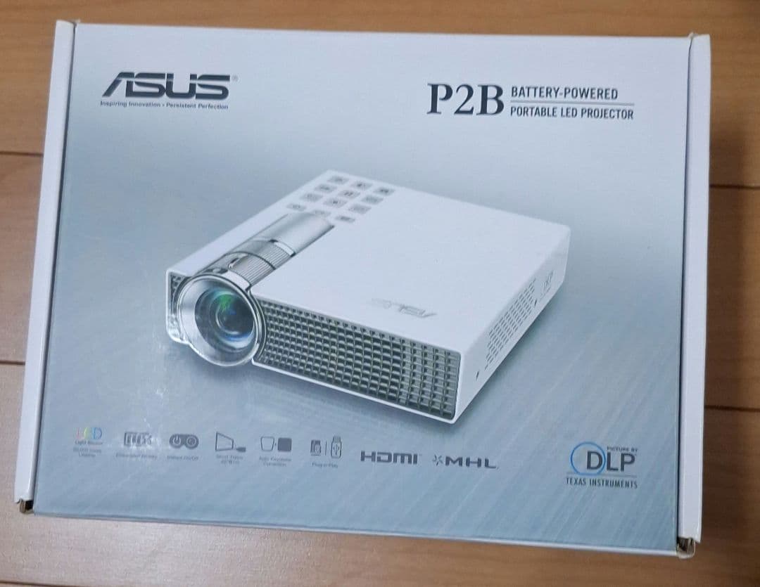 ASUS P2B バッテリー駆動ポータブルLEDプロジェクター