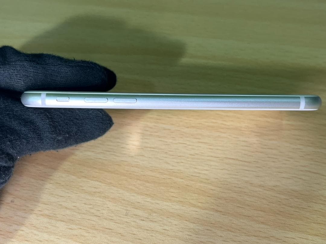 iPhone8 シルバー 64GB Simロック解除済み 動確済　美品