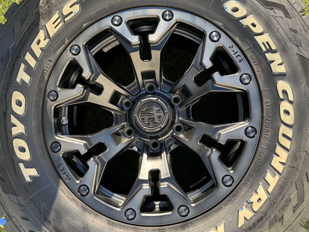 ⭐︎プラド150 後期⭐︎タイヤ⭐︎アルミホイールセット⭐︎美品⭐︎低走行
