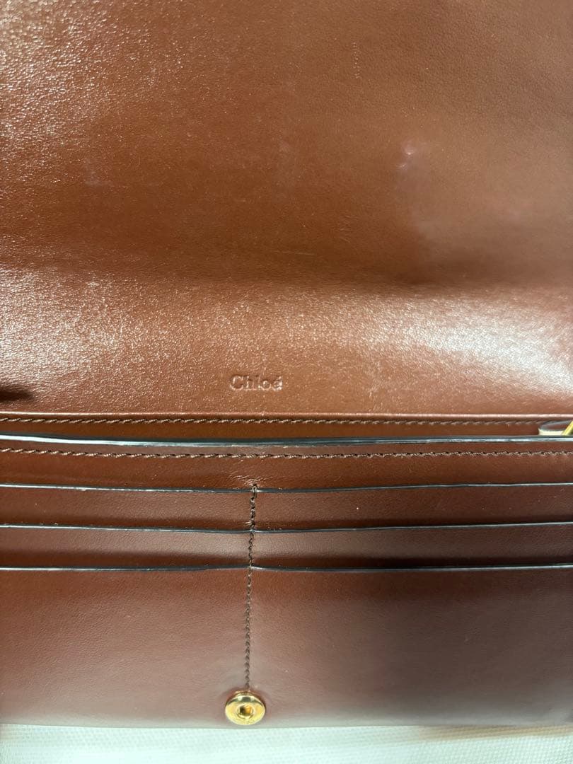 Chloé ダークブラウン 長財布 ピンバッジ付き