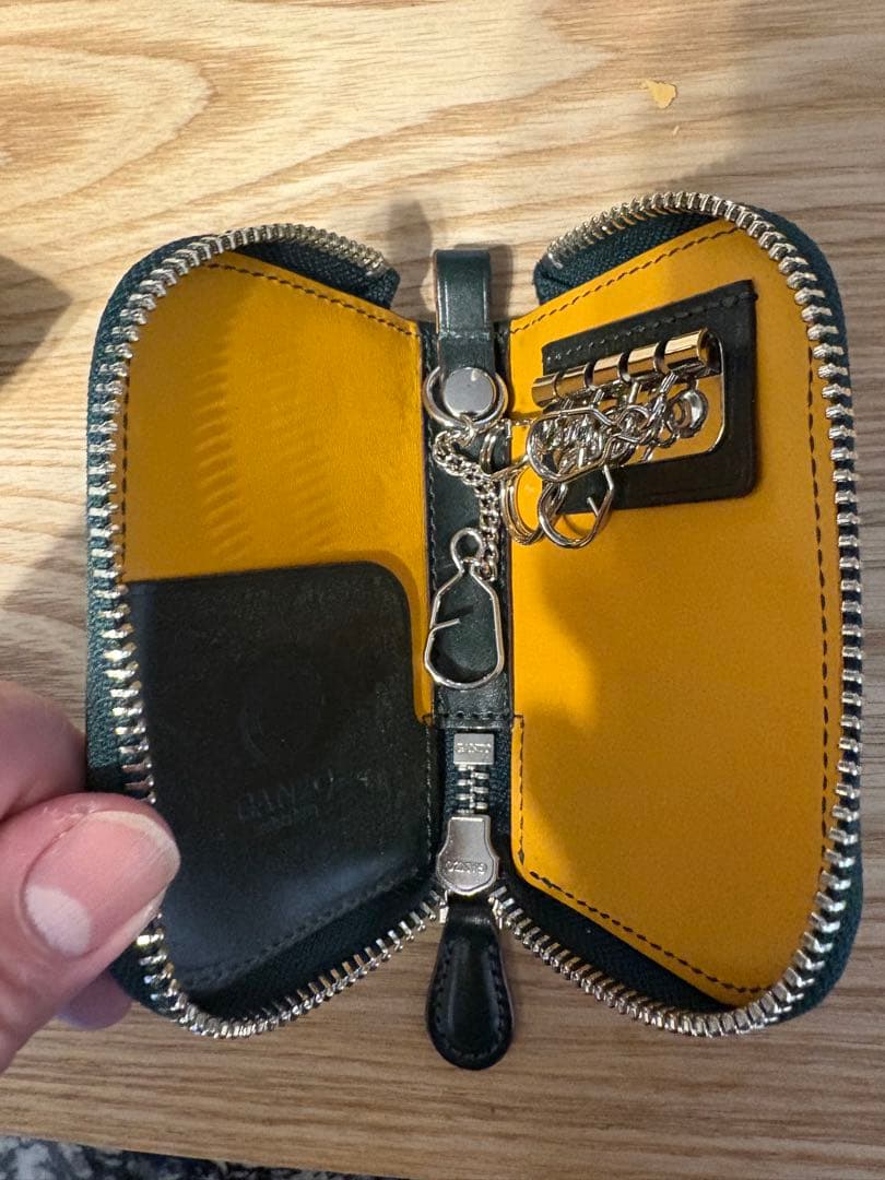 ガンゾAVON (エイボン)ラウンドファスナーキーケース