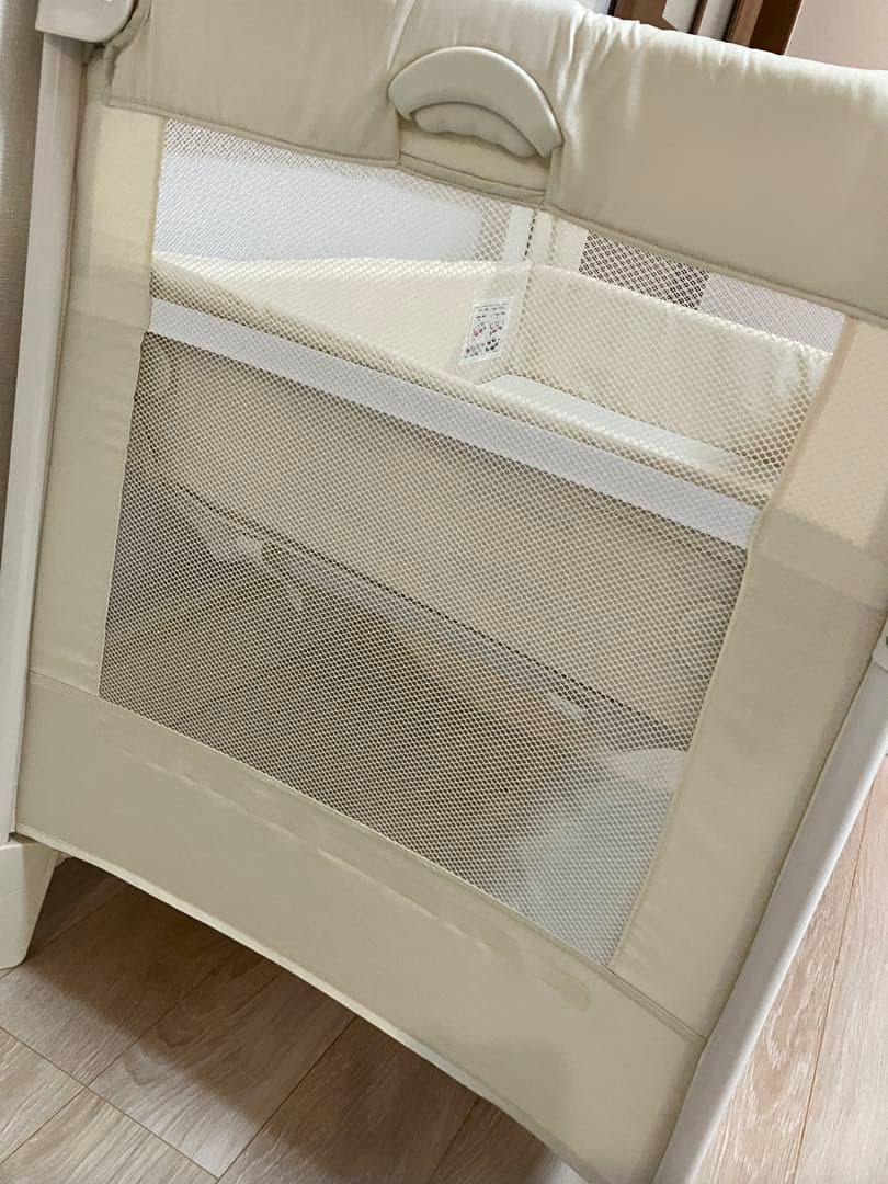 アップリカ　ココネルエアー　ホワイト